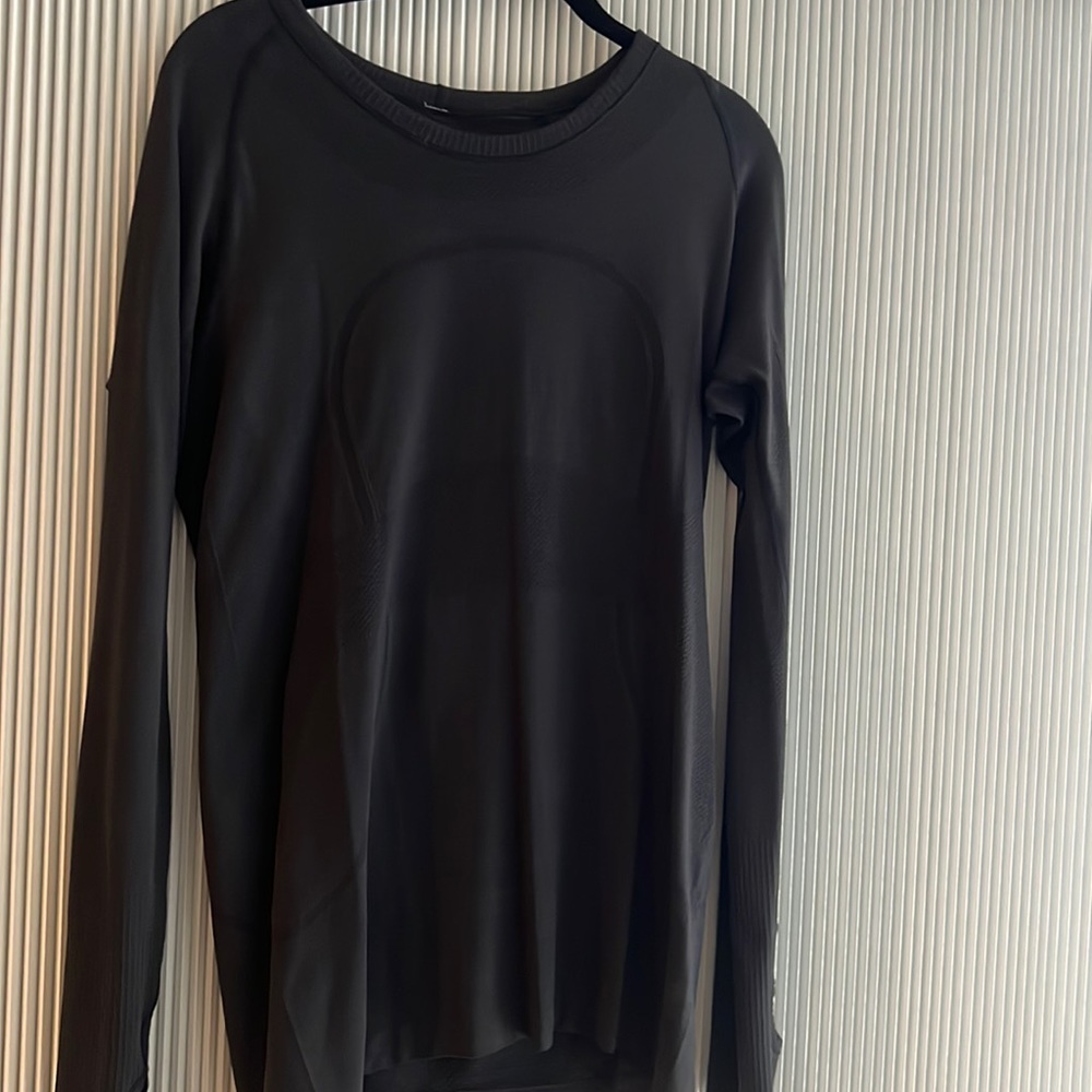 Black lululemon swiftly long sleeve